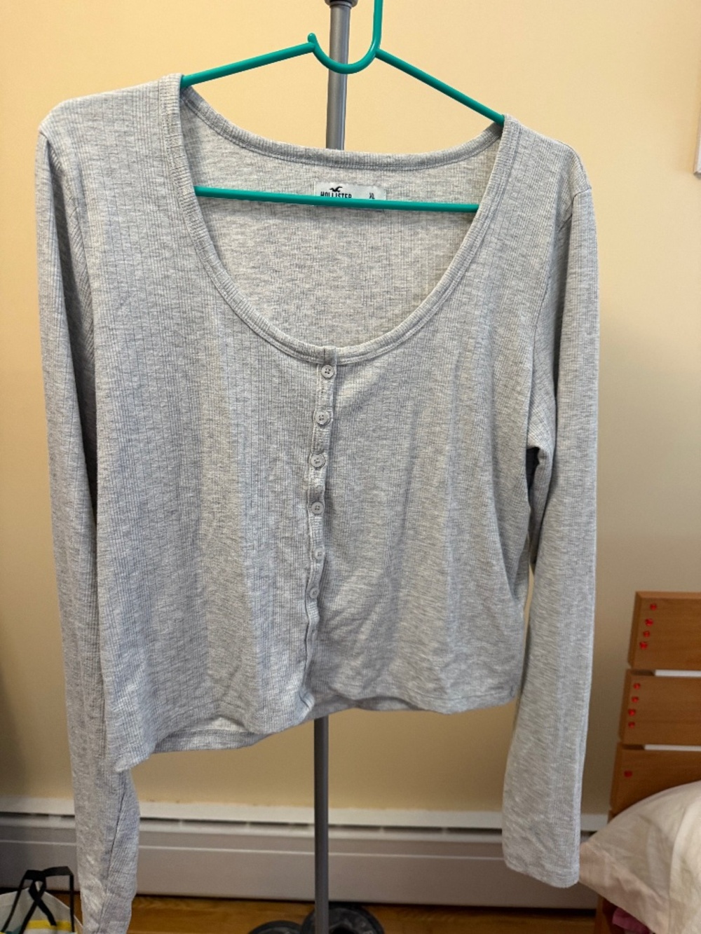 Hollister Long-Sleeve Ribbed Button-Through Top COLOR: LIGHT HEATHER GREY XL